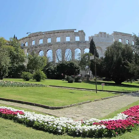 43 * Pula